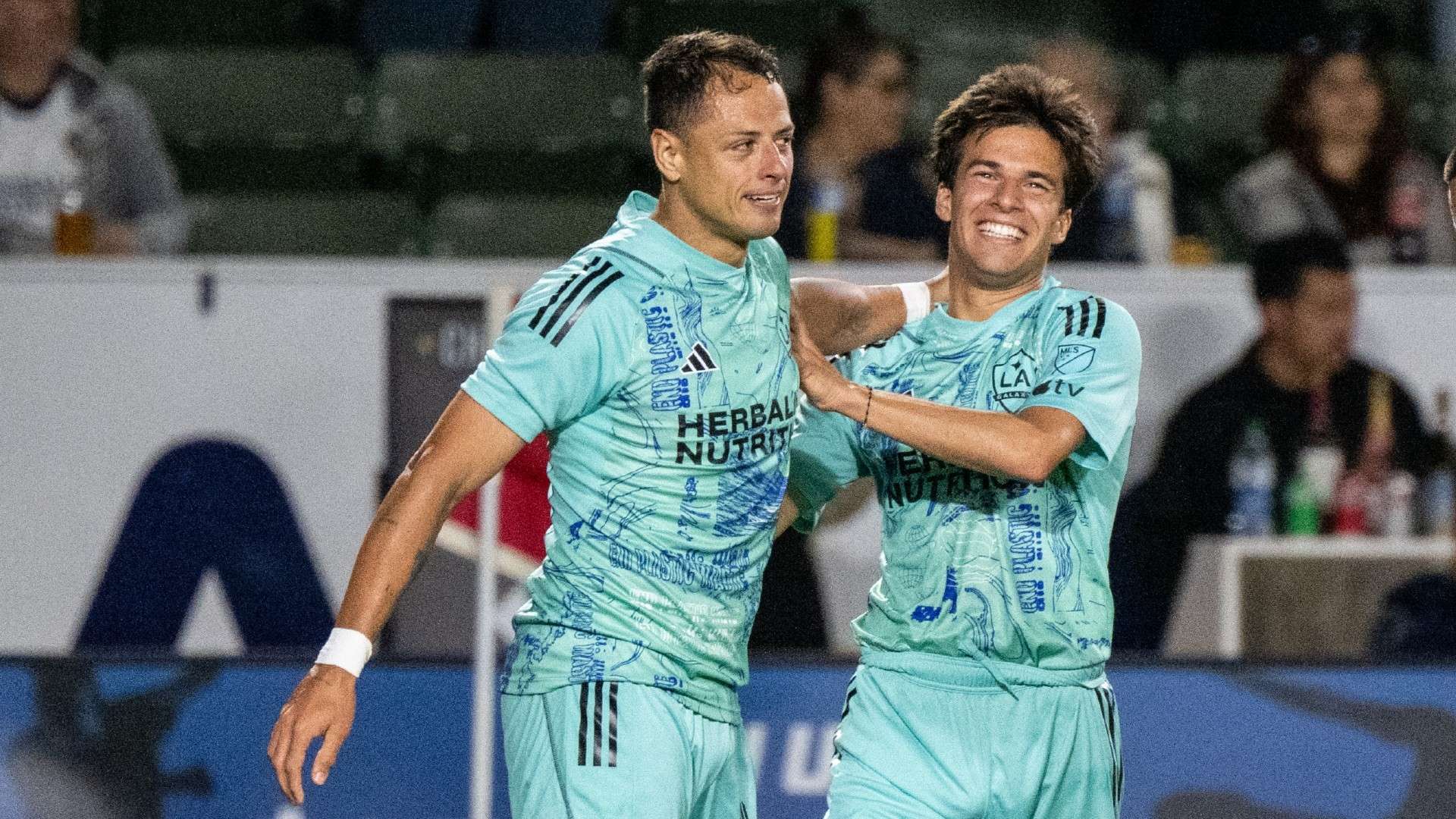 播种希望未来可期：中国国家男子沙滩足球队梅州五华开展沙足体验课